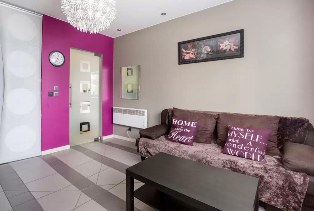 Entertaining Studio Wervik Luaran gambar